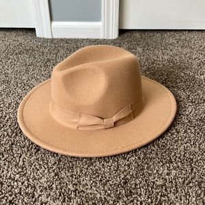 Wide brim fedora tan